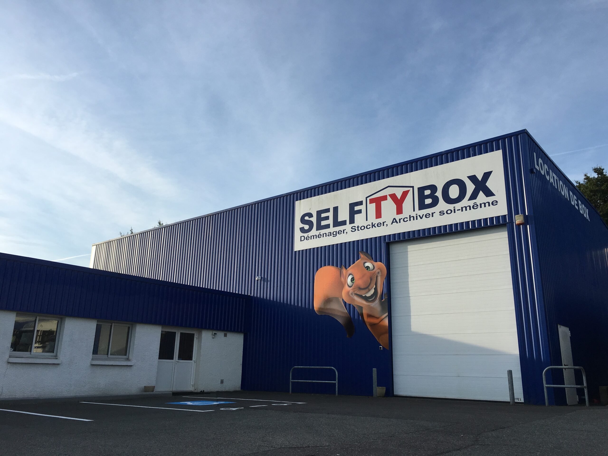 devanture du centre de stockage Selftybox à Vannes